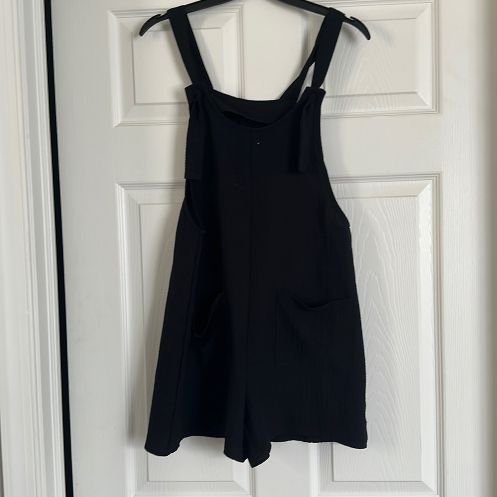 Black overall romper w/ pockets NEVER WORN